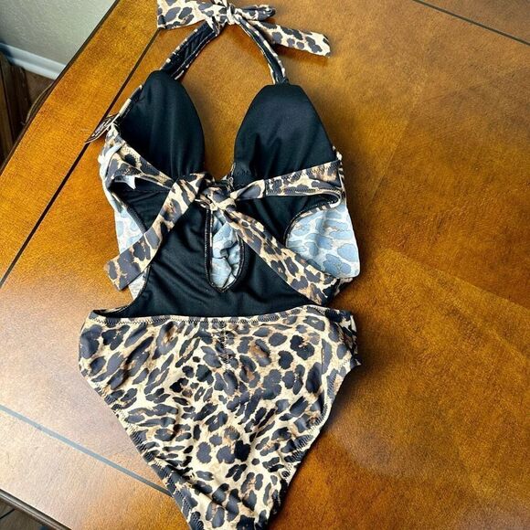 Bar III NWT size XS cheetah print cut out one piece swimsuit ruched bottom - Picture 7 of 12